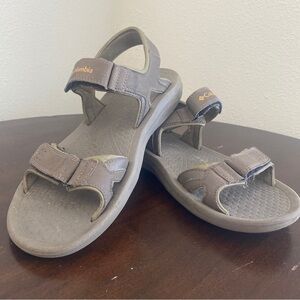 Columbia men Size 9 Gray Sandals